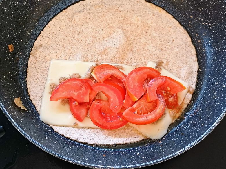 Tuna Quesadilla: Perfect with Melted Cheese Tuna Quesadilla: Perfect with Melted Cheese