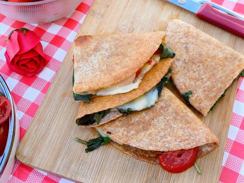 Tuna Quesadilla: Perfect with Melted Cheese Tuna Quesadilla: Perfect with Melted Cheese