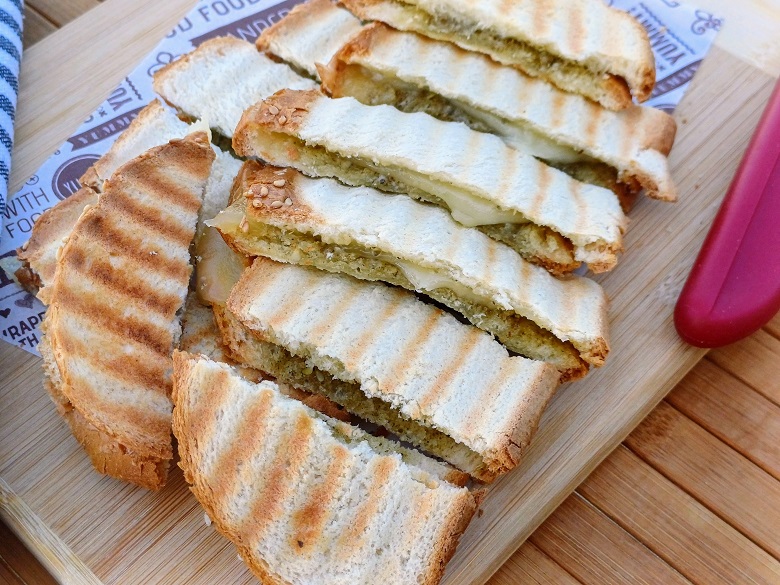 Cheesy Zaatar Toast Recipe