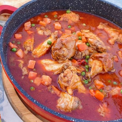 Chicken Wings with Peas and Carrots