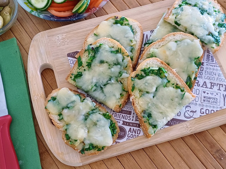 Quick Cheesy Garlic Bread