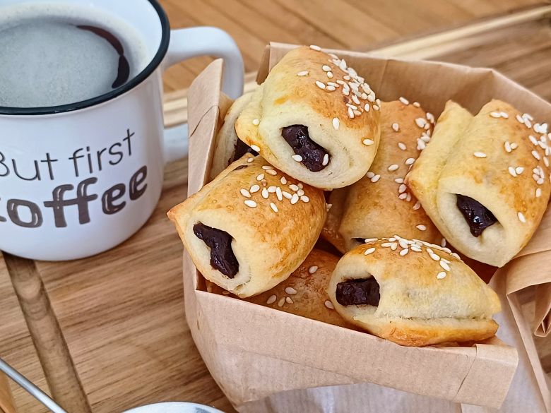 Soft and Fluffy Chocolate Buns