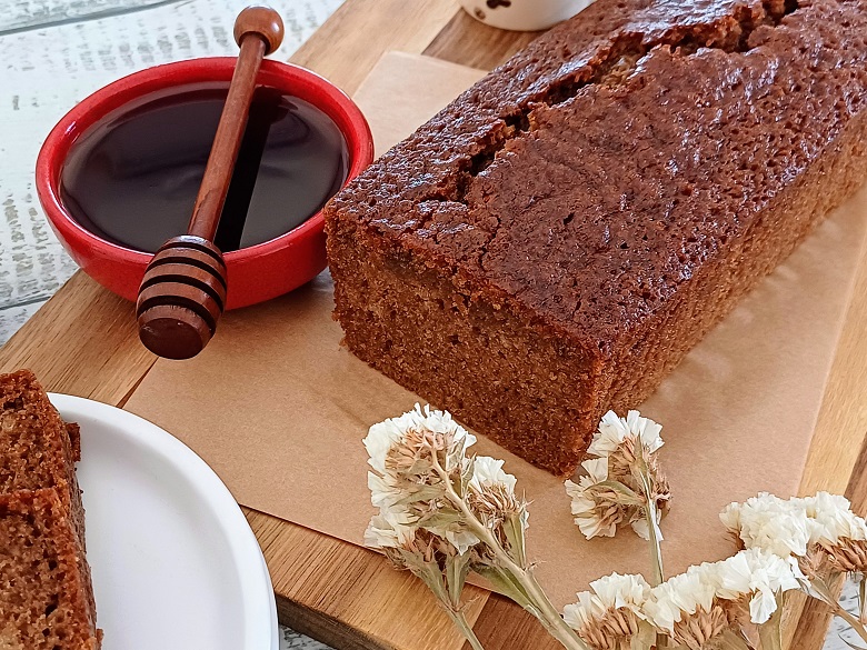 Easy Moist Honey Cake