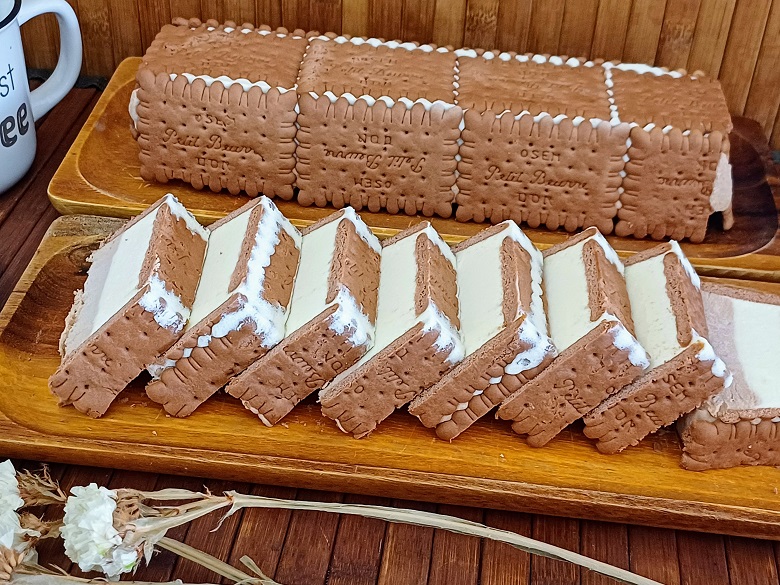 Easy Chocolate Mousse Cake