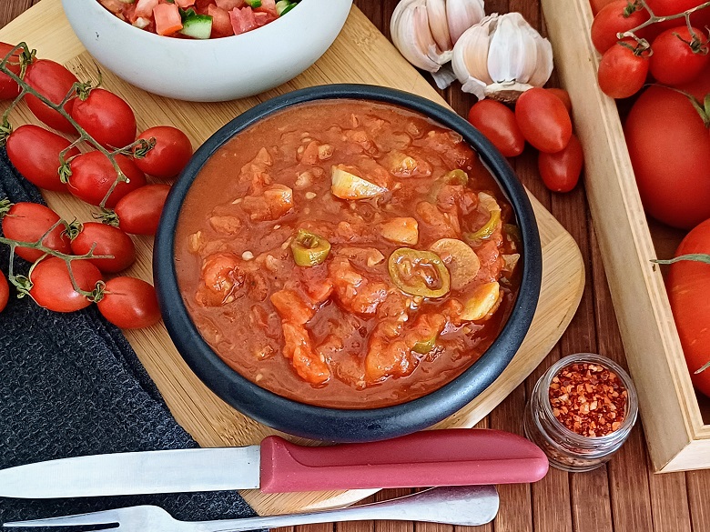 Marduma – Hot Cooked Tomato Salad