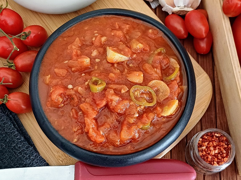 Marduma – Hot Cooked Tomato Salad