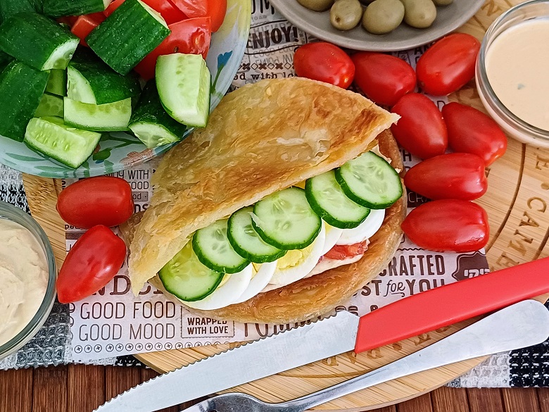 Malawach With Egg and Tomato