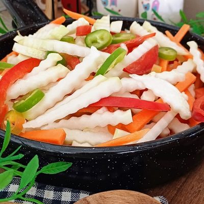 Simple Kohlrabi Salad With Lemon