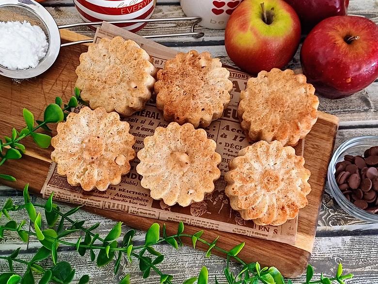 https://www.nikibfood.com/apple-and-chocolate-chips-muffins/