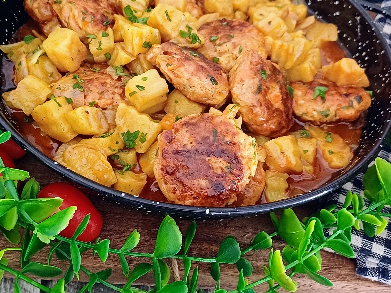 Chicken Meatballs In Yellow Sauce