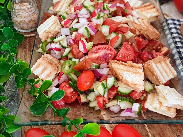 Easy Tomato Salad on Toast