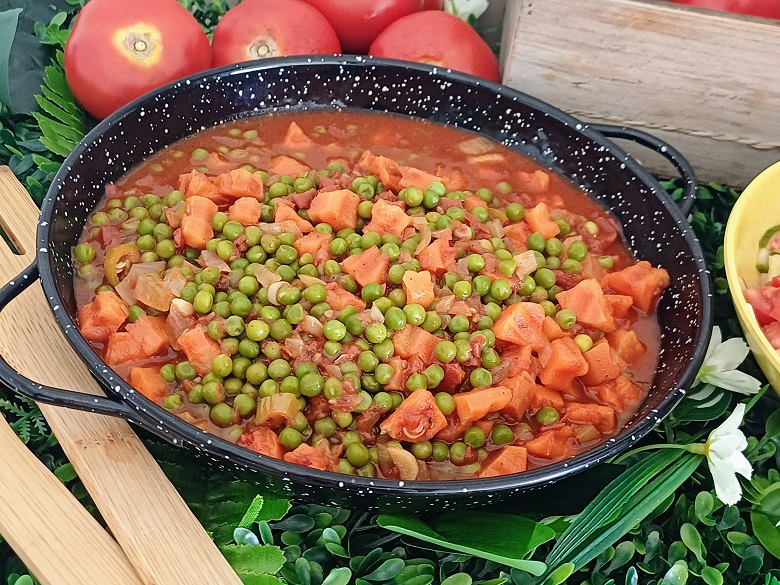 Peas and Carrots in Red Sauce