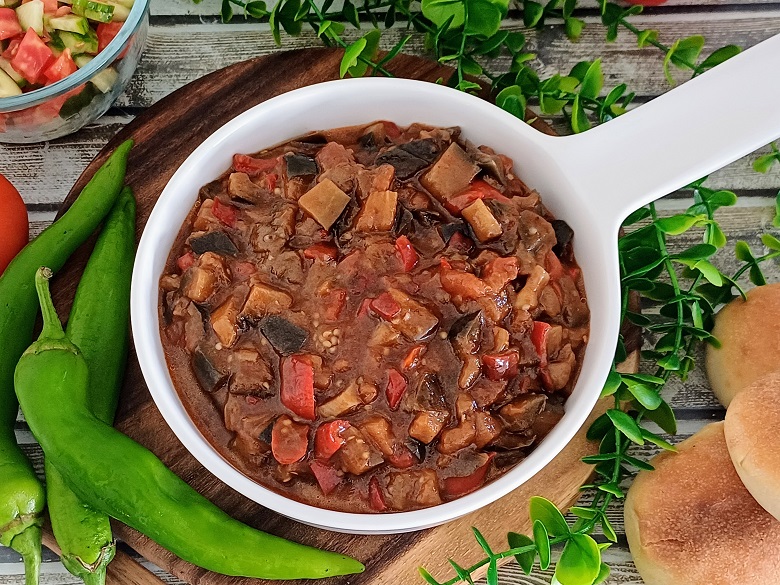 Spicy Diet Eggplant Salad (Low-Calorie Recipe)