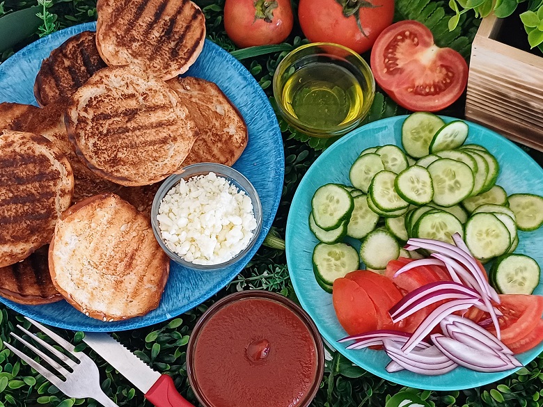 Easy Mini Pizza Recipe for Kids (in 10 Minutes!)