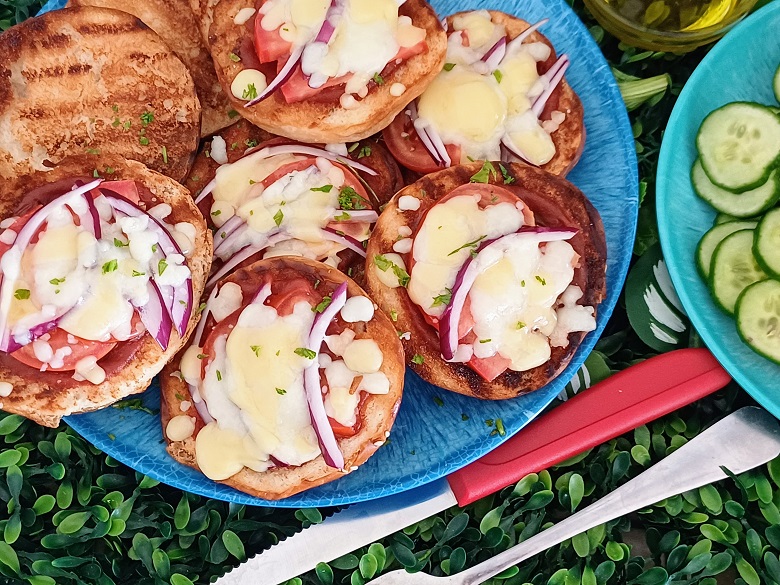 Easy Mini Pizza Recipe for Kids (in 10 Minutes!)