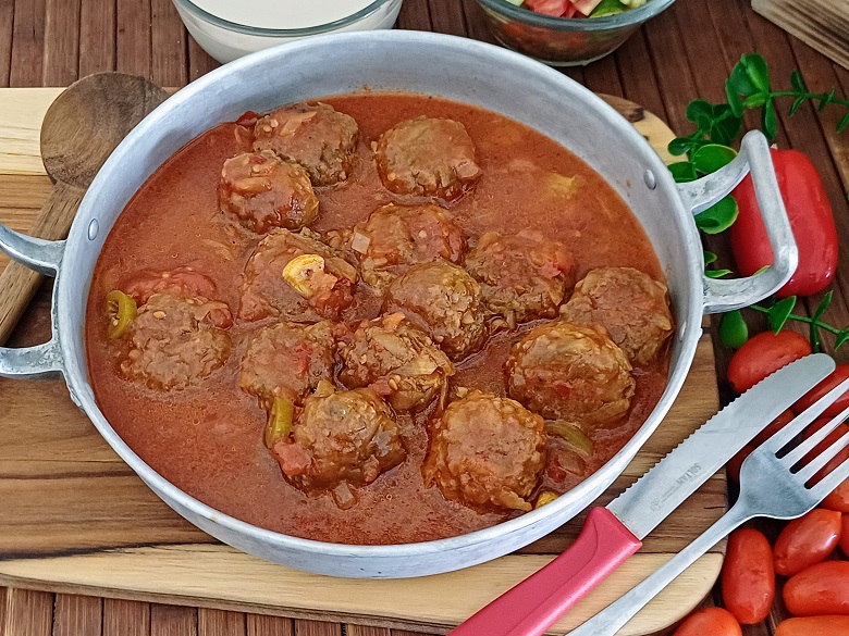 Meatballs in Tomato Sauce