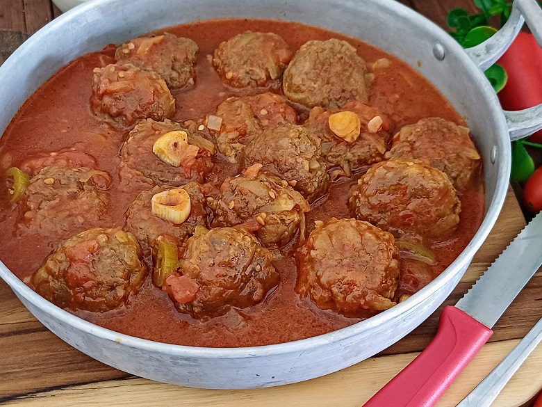 Meatballs in Tomato Sauce