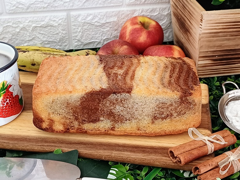 Easy Moist and Fluffy Banana Cake