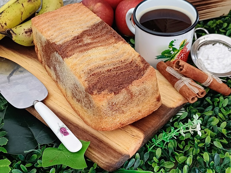 Easy Moist and Fluffy Banana Cake