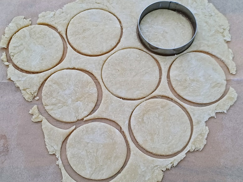 Speedy Dough Filled With Vegetables