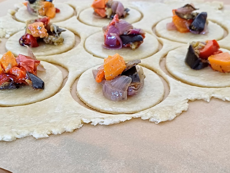 Speedy Dough Filled With Vegetables