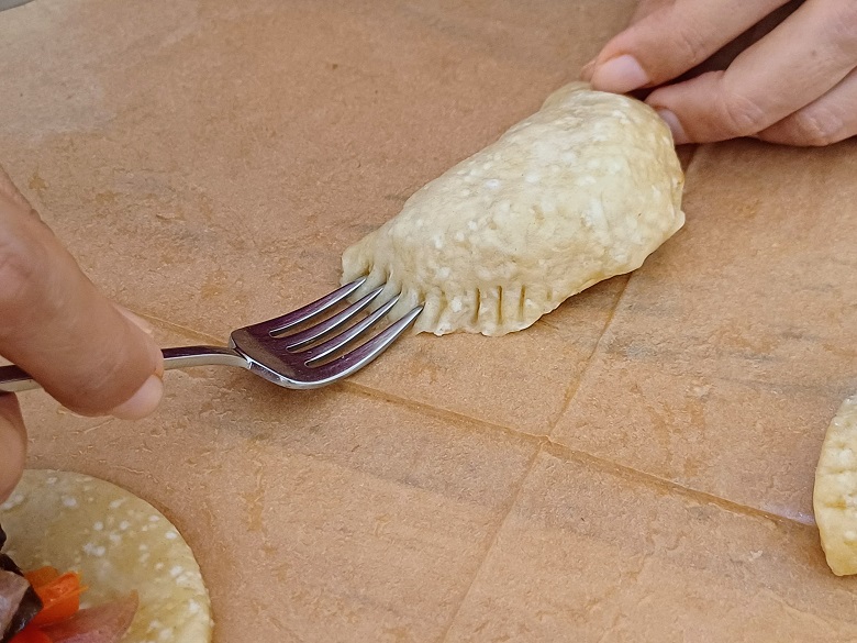 Speedy Dough Filled With Vegetables