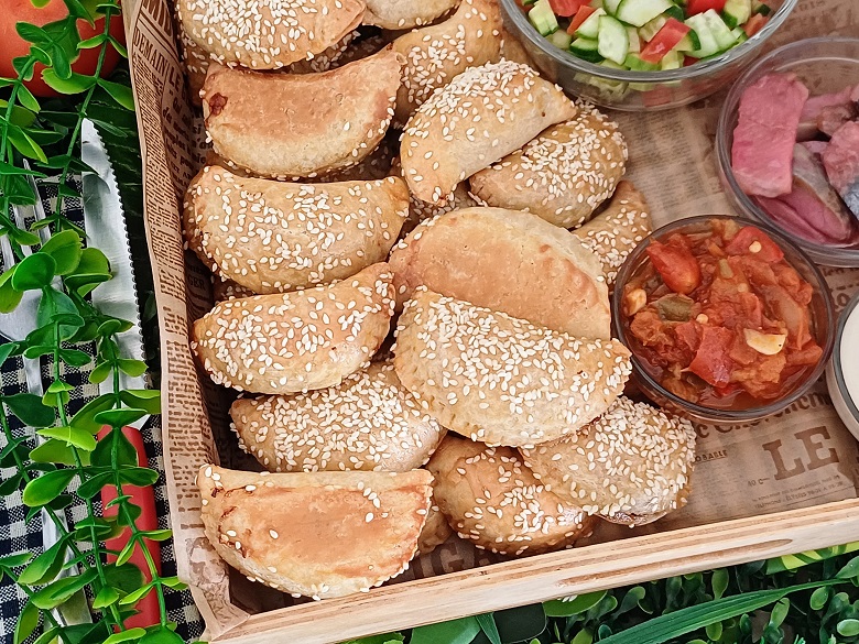 Speedy Dough Filled With Vegetables