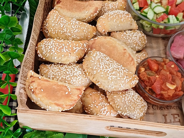 Speedy Dough Filled With Vegetables