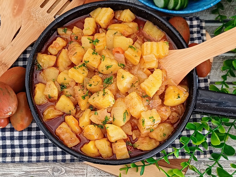 Potatoes in Rich Tomato Sauce: The Ultimate Comfort Food Potatoes in Rich Tomato Sauce: The Ultimate Comfort Food