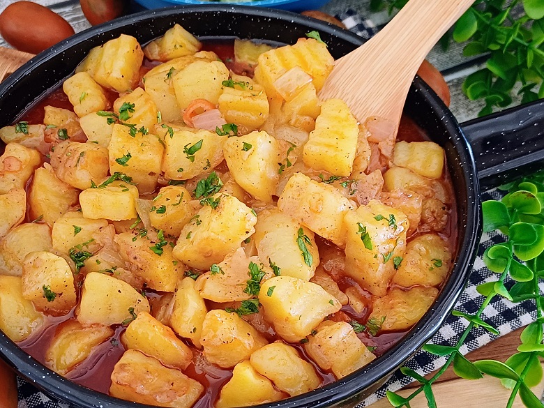 Potatoes in Rich Tomato Sauce: The Ultimate Comfort Food Potatoes in Rich Tomato Sauce: The Ultimate Comfort Food