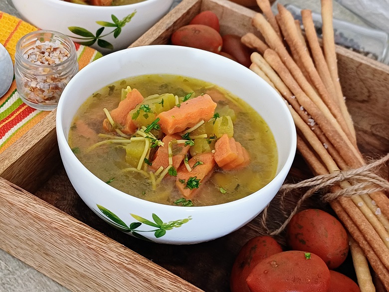 Vegetable Soup With Noodles