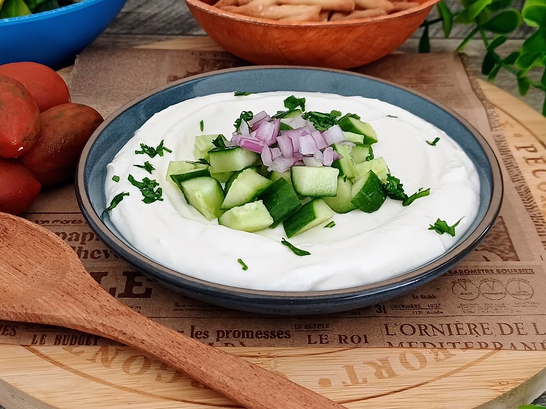 Easy Creamy Chive and Garlic Dip Recipe