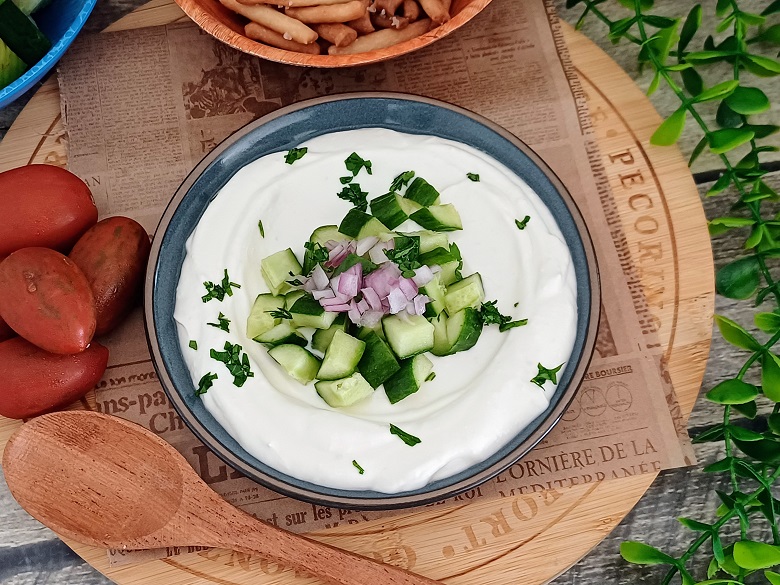 Easy Creamy Chive and Garlic Dip Recipe