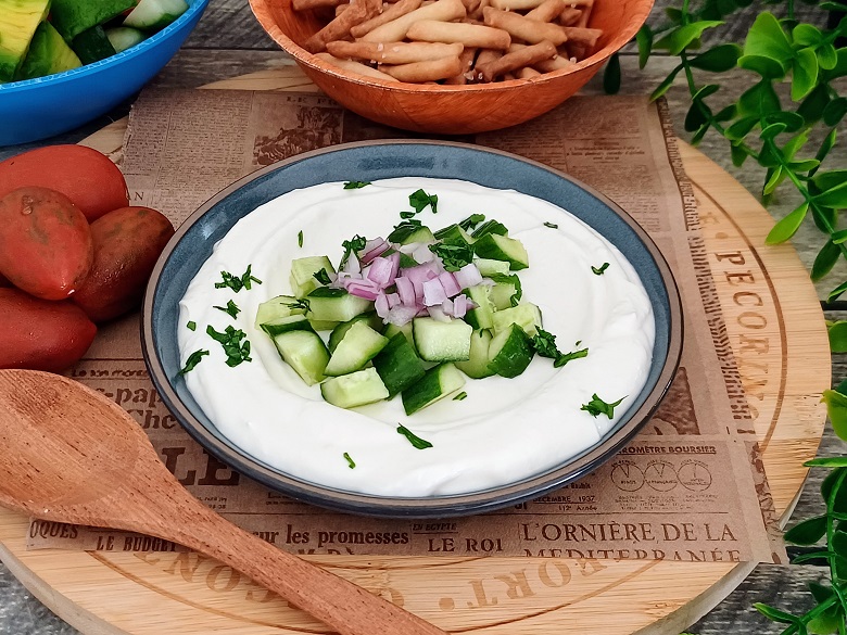Easy Creamy Chive and Garlic Dip Recipe