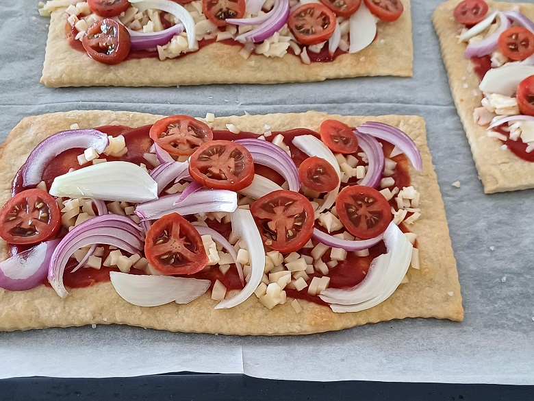2-Minute Quick Pizza Dough (No Yeast, No Wait!) 2-Minute Quick Pizza Dough (No Yeast, No Wait!)