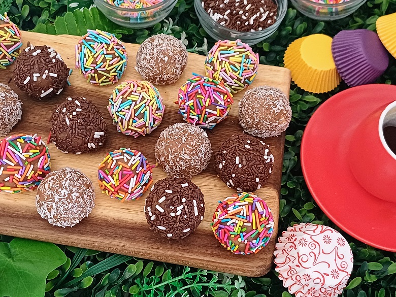 No-Bake Peanut Butter Balls (Dairy-Free/Parve)