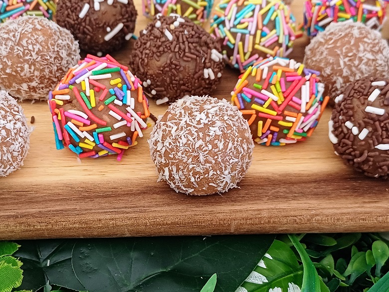 No-Bake Peanut Butter Balls (Dairy-Free/Parve)