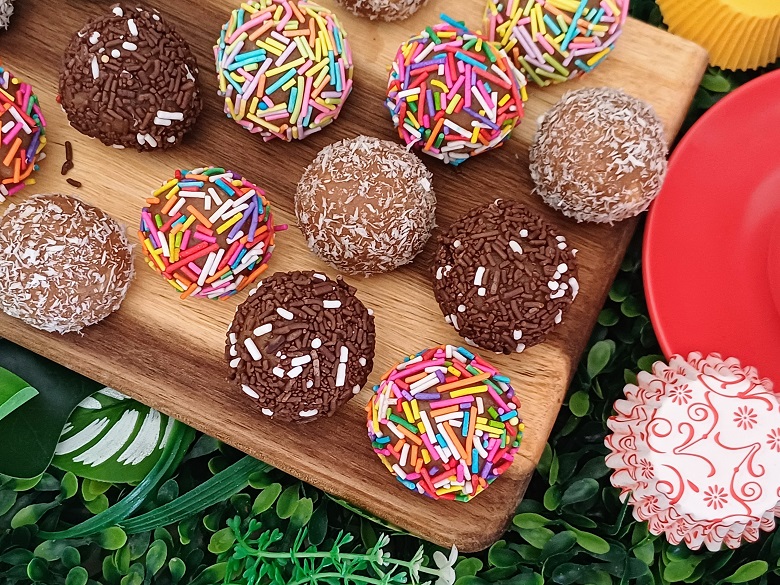 No-Bake Peanut Butter Balls (Dairy-Free/Parve)