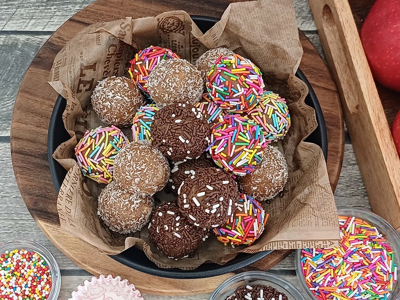 Parve Tahini and Biscuit Energy Balls: Easy 5-Minute Recipe