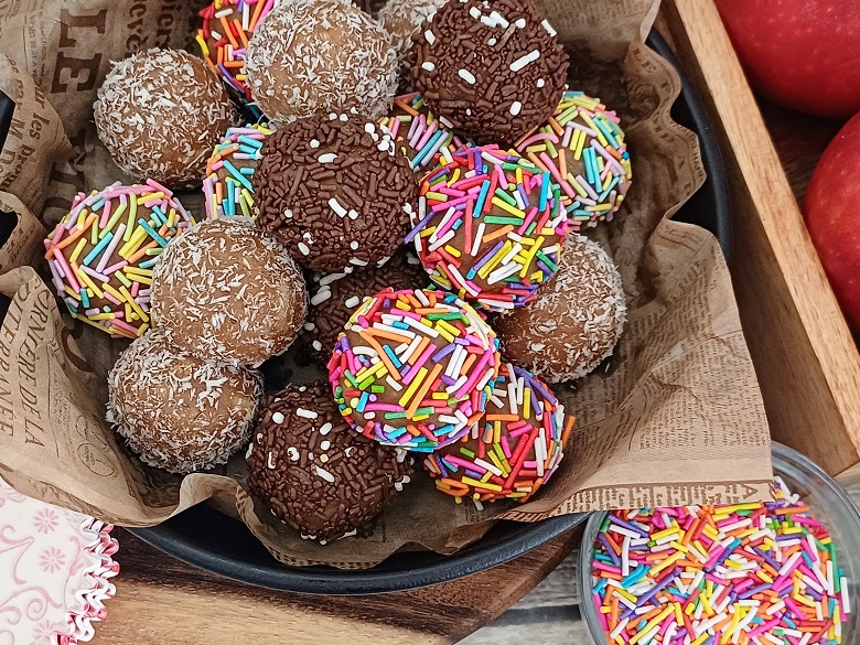 Parve Tahini and Biscuit Energy Balls: Easy 5-Minute Recipe