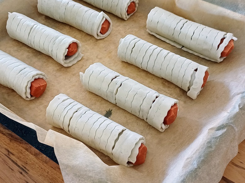 Pigs in a Blanket Express: Easy Puff Pastry Sausage Rolls