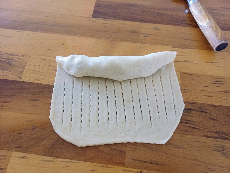 Savory Yeast Roll with Spinach and Cheese