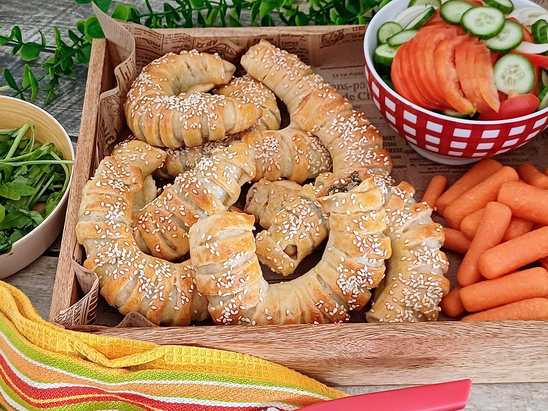 Savory Yeast Roll with Spinach and Cheese