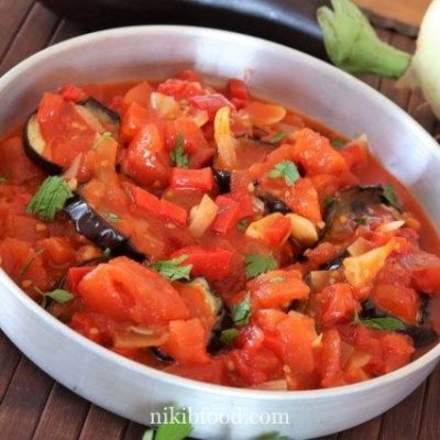 Eggplant slices with tomato sauce