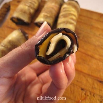 Eggplant rolls with cheese