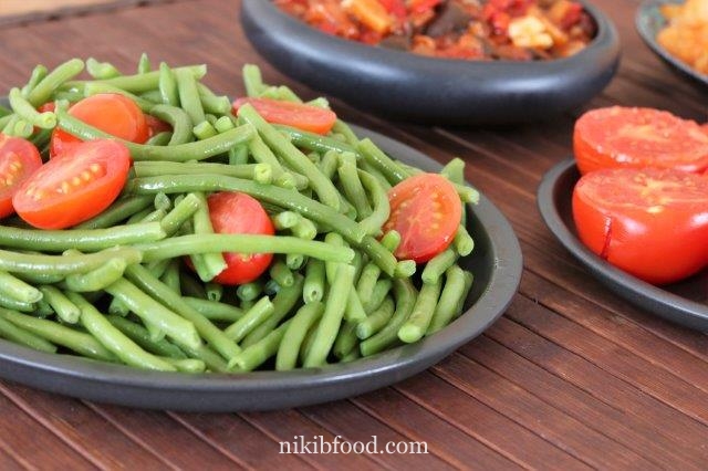 Sauteed green beans with cherry tomatoes