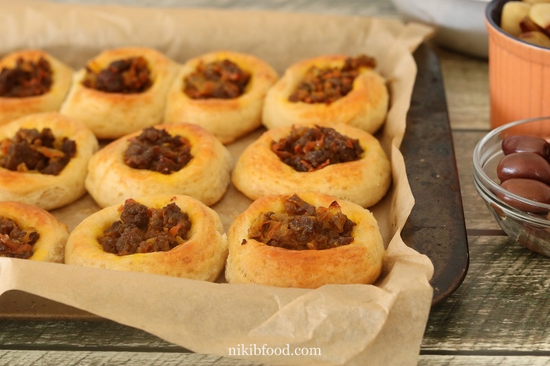 Pastry with meat vegetables - lahmacun
