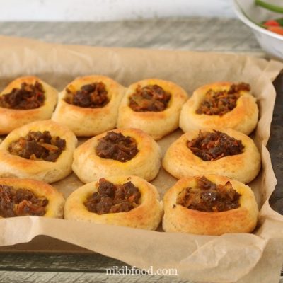 Pastry with meat vegetables – lahmacun