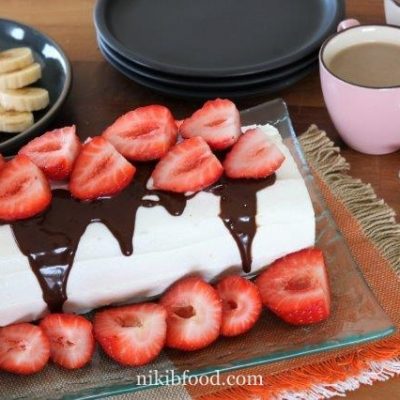 Strawberry cheesecake cake roll