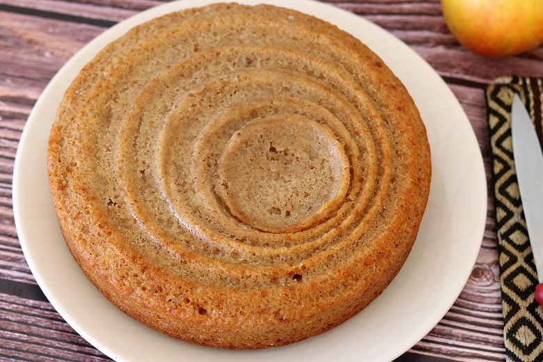Cinnamon applesauce cake